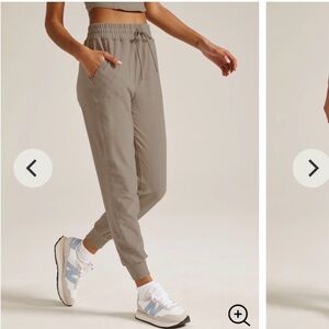 Beyond Yoga tan Jogger Pants